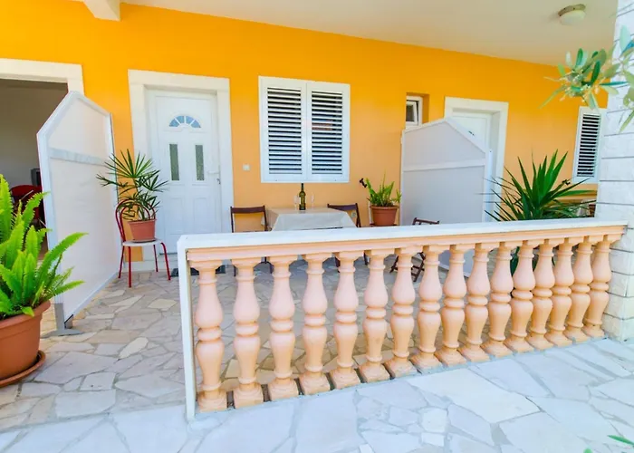 Ivana Tr -studio With Terrace A2 아파트 트로기르